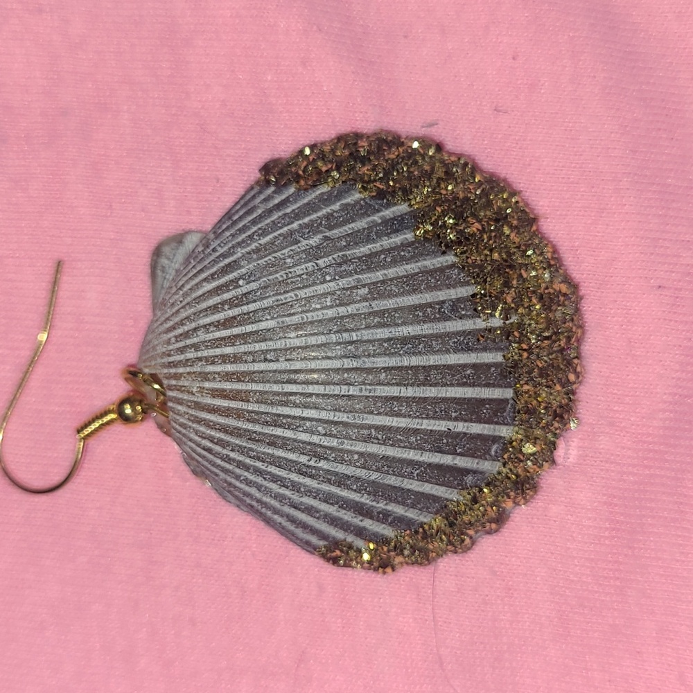Shell earrings - Picture 3 of 3